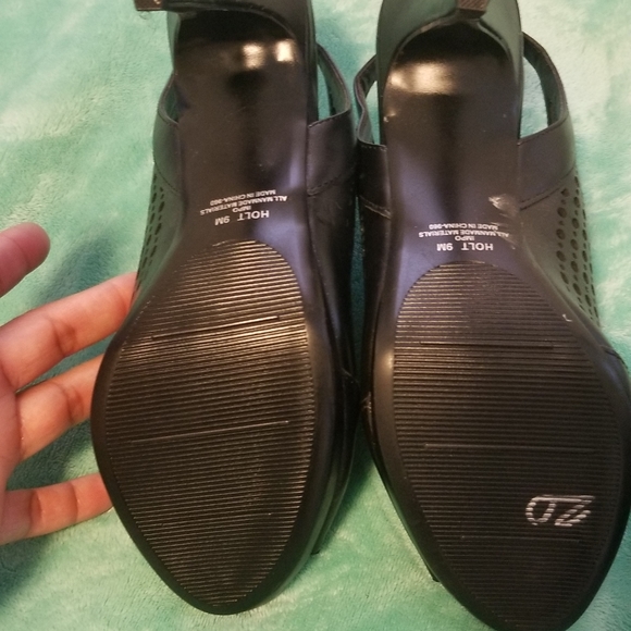 Heels - Picture 5 of 6